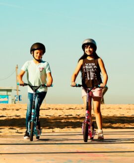 Razor - Flashback BMX Style Kick Scooter - Pink/Blue | Capacity 220lb | Recommended ages 8+