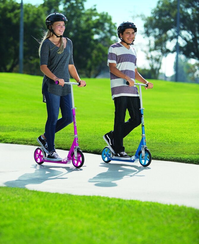 Razor - A5 LUX Kick Scooter | Capacity 220lb | Recommended ages 8+